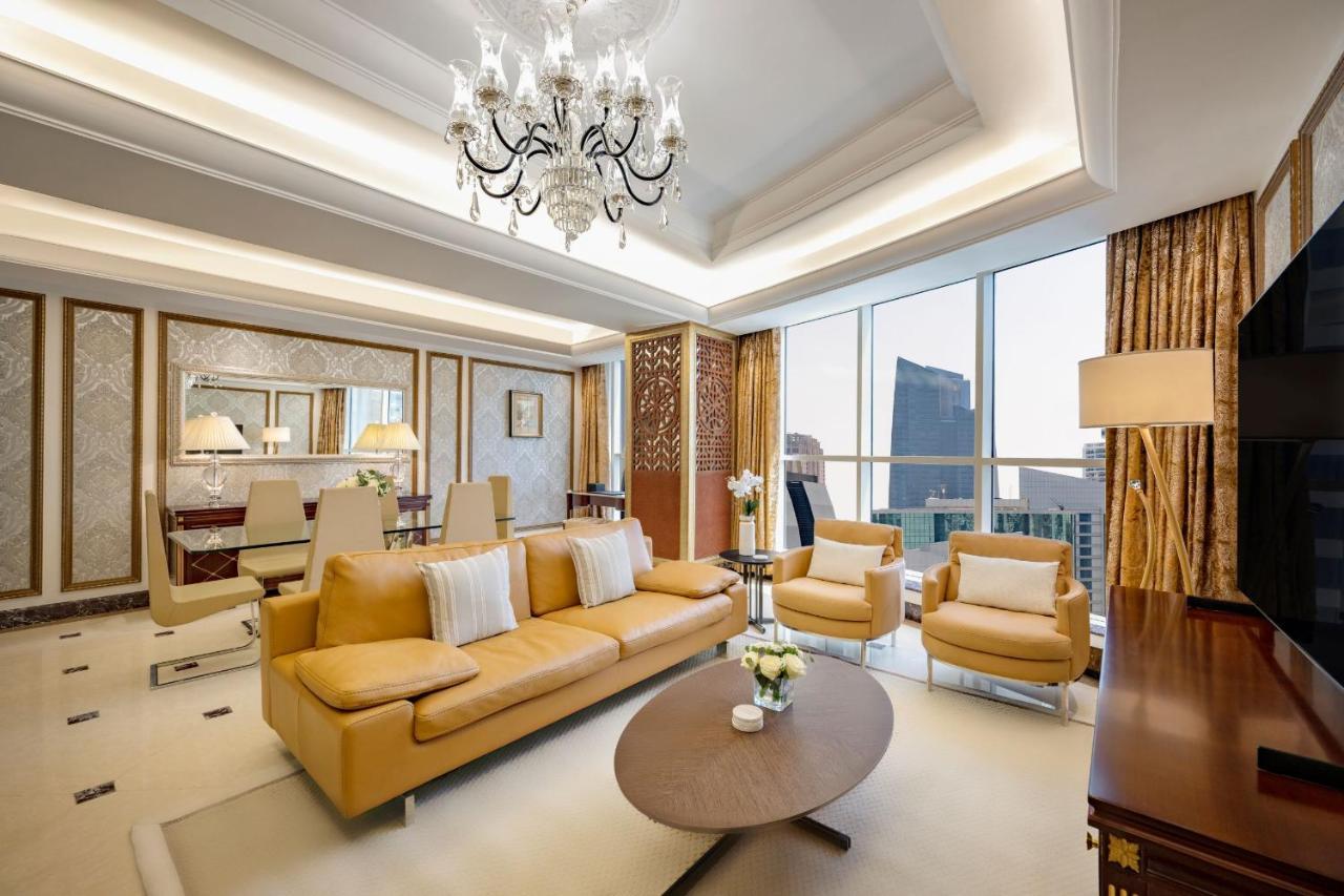 Dusit Hotel & Suites - Doha Bagian luar foto A suite at the hotel