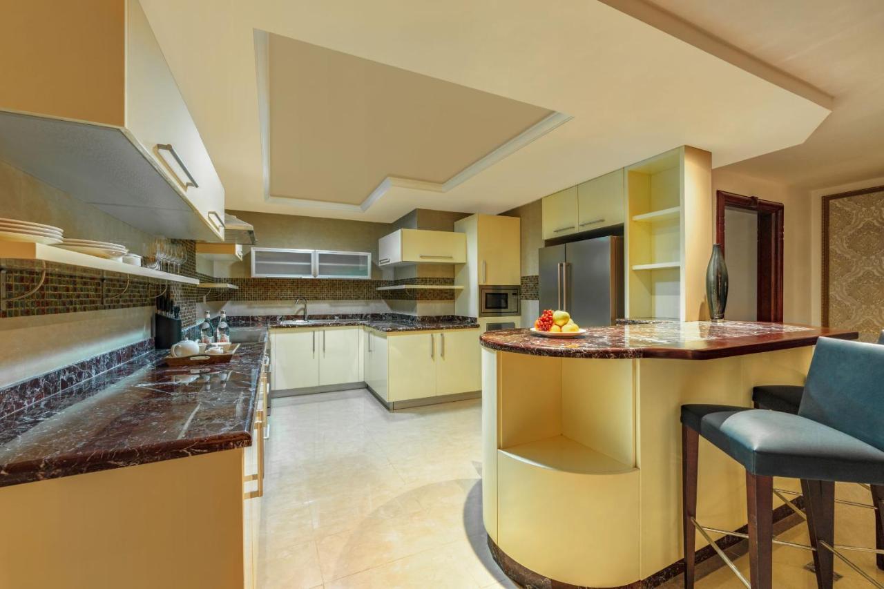 Dusit Hotel & Suites - Doha Bagian luar foto A kitchen in a private residence