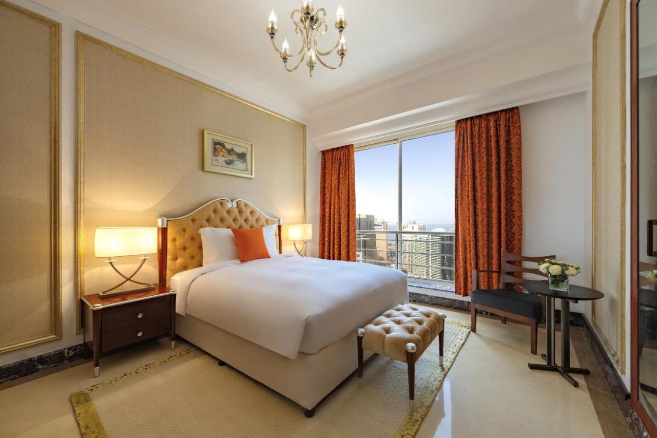 Dusit Hotel & Suites - Doha Bagian luar foto A bedroom at the hotel