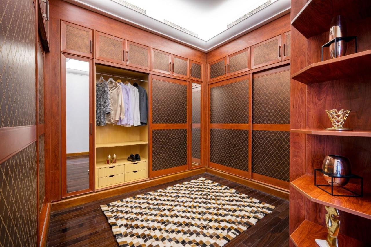 Dusit Hotel & Suites - Doha Bagian luar foto A walk-in closet