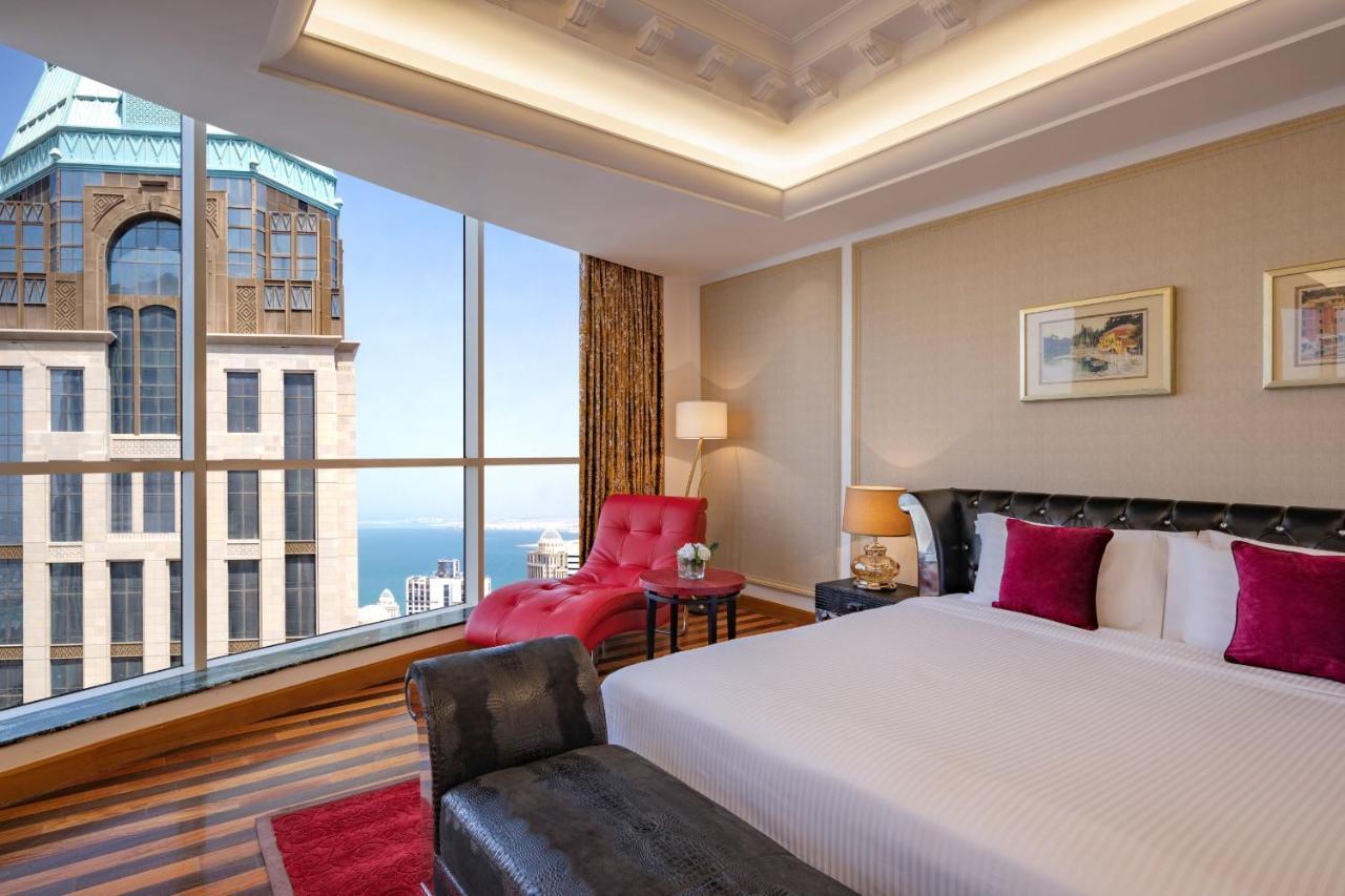 Dusit Hotel & Suites - Doha Bagian luar foto A bedroom at the hotel